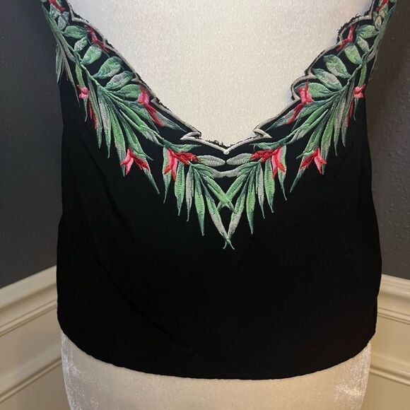 Show Me Your MuMu Wesley Palm Party Embroidery Top - Picture 10 of 11